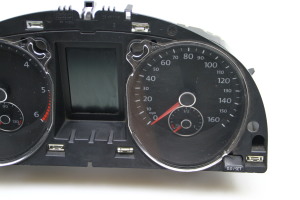 Volkswagen Passat B7 (2010–2014) Instrument cluster 3AA920970J - 4