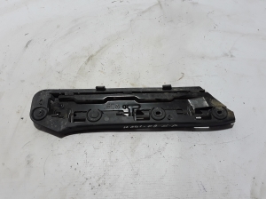 Volkswagen Caddy III (2004–2015) Esikaitseraua kinnitus 1T0807049 - 2