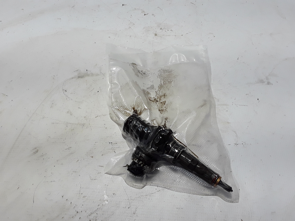 VOLKSWAGEN Caddy 3 generation (2004-2015) Fuel Injector 038130073BN 22441602