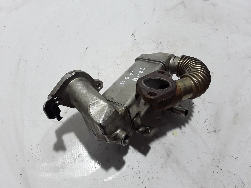Used RENAULT Trafic EGR valve cooler 147350678R