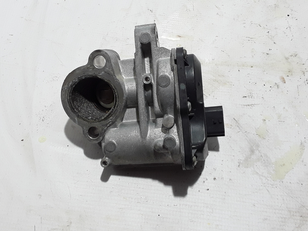 Used RENAULT Trafic EGR valve 147102408R