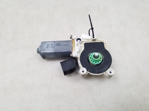BMW 5 SERIES E61 (2004–2010) Front door window regulator motor 6922268 - 5