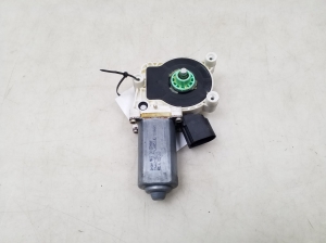 BMW 5 SERIES E61 (2004–2010) Front door window regulator motor 6922268 - 6