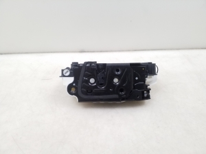 Skoda Superb (2008–2015) Rear side door lock - 2