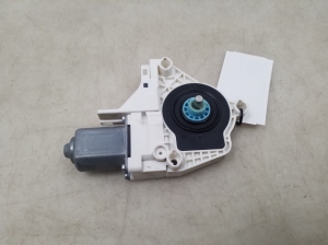 Skoda Superb (2008–2015) Hinterer Seitentür-Fensterhebermotor 8K0959811A - 2