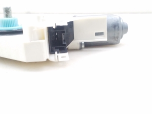 Skoda Superb (2008–2015) Hinterer Seitentür-Fensterhebermotor 8K0959811A - 4
