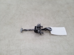 Opel Vectra C (2002–2008) Front door check - 2