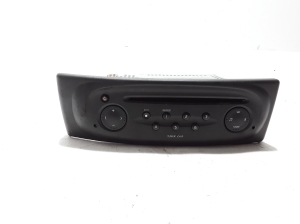 Radio (head unit) - 8200130526