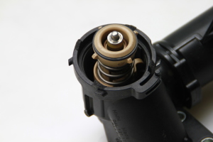 Seat Leon (2012–2026) Thermostatgehäuse 04L121026F - 3