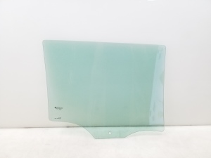 Skoda Superb (2008–2015) Rear side door glass - 2