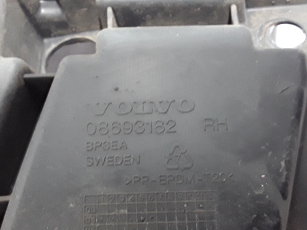 VOLVO V70 2 generation (2000-2008) Oikea etupuskurin kiinnike 08693182 22445011