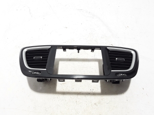  Interior panel ventilation grilles 