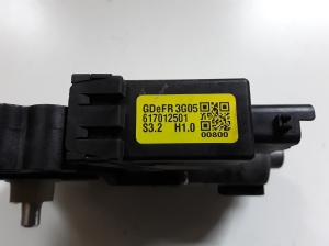Hyundai i30 (2011–2017) Front door window regulator motor 617012501 - 2