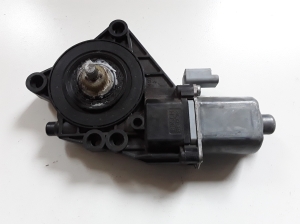 Hyundai i30 (2011–2017) Rear side door window regulator motor 834602R000 - 3