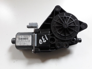 Rear side door window regulator motor - 834602R000