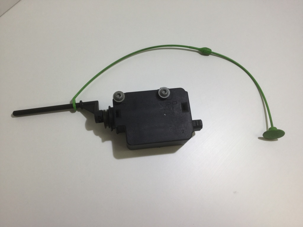 Used BMW 5 SERIES Fuel filler cap lock 8355056