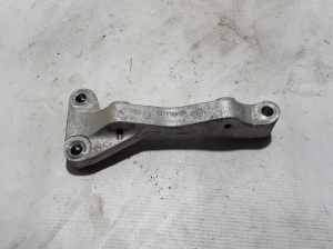  Front axle bracket 