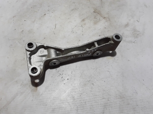  Front axle bracket 