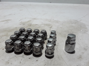  Wheel nuts, bolts 