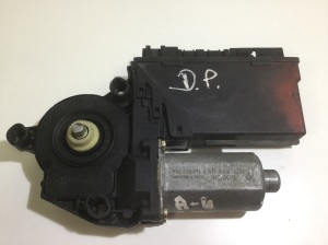 Priekšējo durvju logu pacēlāja motoriņš - 0130821764