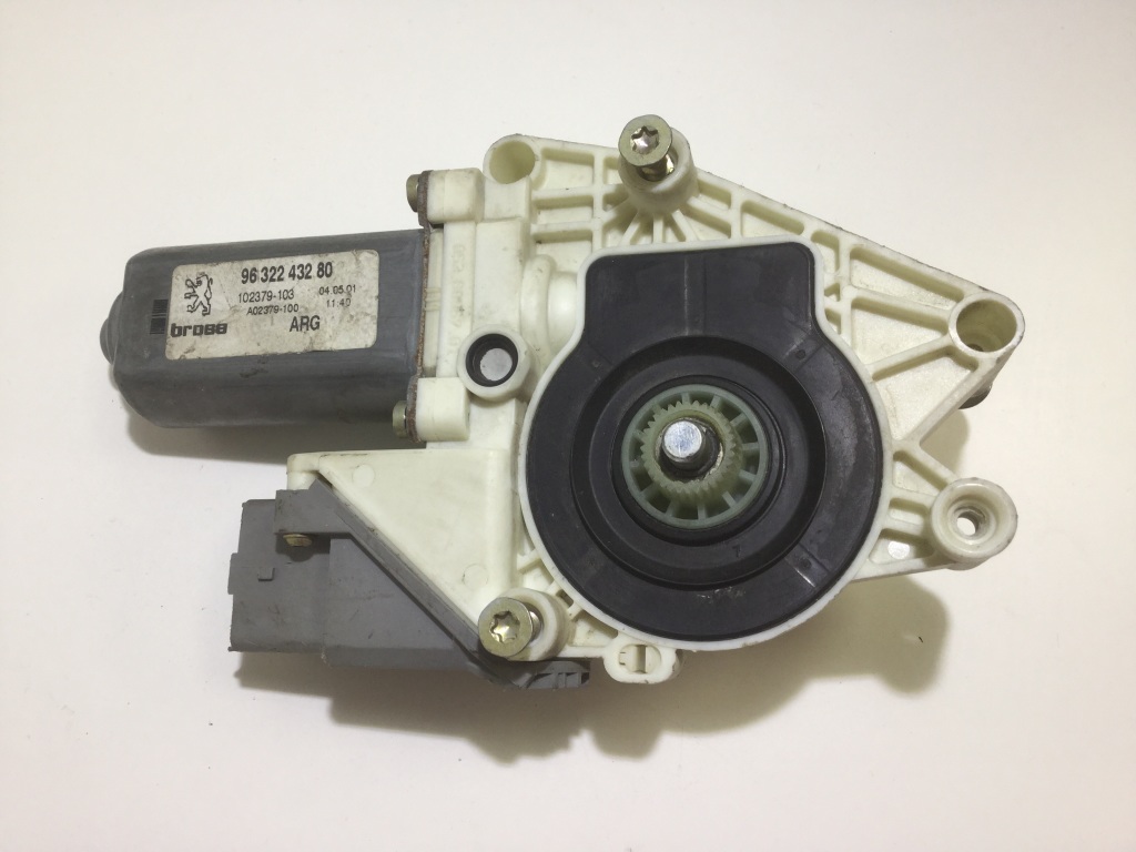 Peugeot 607 (2000–2010) Hinterer Seitentür-Fensterhebermotor 9632243280 Peugeot 607 (2000–2010) Hinterer Seitentür-Fensterhebermotor 9632243280