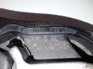 Peugeot 508 (2018–2026) Engine mount 9811786680 - 2