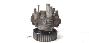 Fuel pump - RF5C 13 800