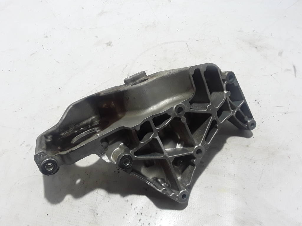 VOLVO XC90 2 generation (2014-2024) Alternator bracket 31401103 22445130