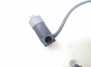 VOLVO S80 II (2006–2016) Front windshield washer pump - 4