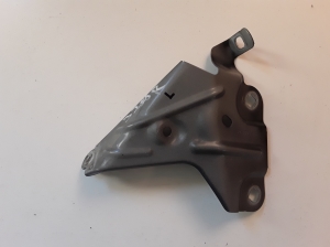 Front fender bracket - 7431005