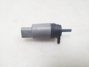 BMW 5 SERIES E61 (2004–2010) Front windshield washer pump 6934159 - 3