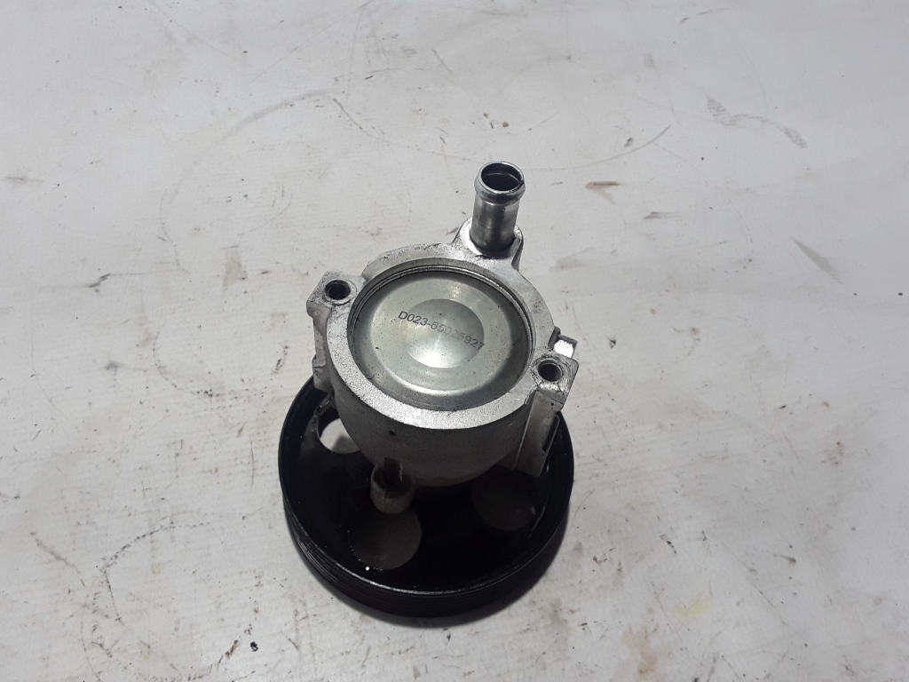 Used Opel Vivaro Power steering pump 8201170707