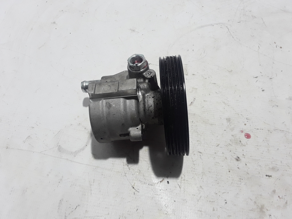 Used Opel Vivaro Power steering pump 8201170707