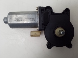 VOLVO XC90 (2002–2014) Fensterhebermotor vorne 0130821776