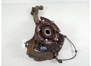 Front wheel hub - 
