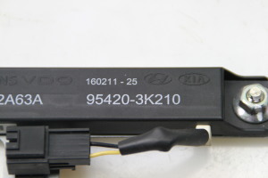 Hyundai ix35 (2009–2015) Antenna amplifier 954203K210 - 4