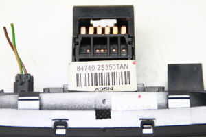 Hyundai ix35 (2009–2015) Hazard light switch 847402S350TAN - 3