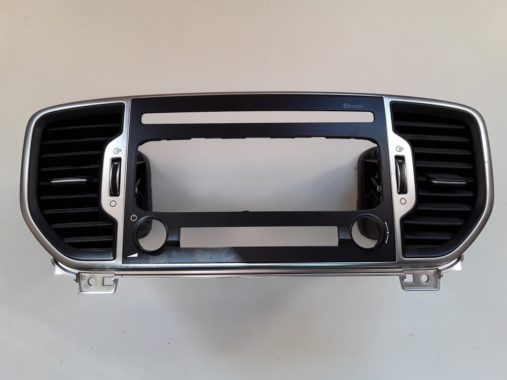 Kia Sportage (2016–2021) Dashboard air vent grilles 97420F1000
