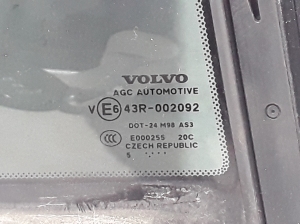 VOLVO XC90 (2015–2024) Aizmugurējo sānu durvju trīsstūrveida stikls 31352999 - 3