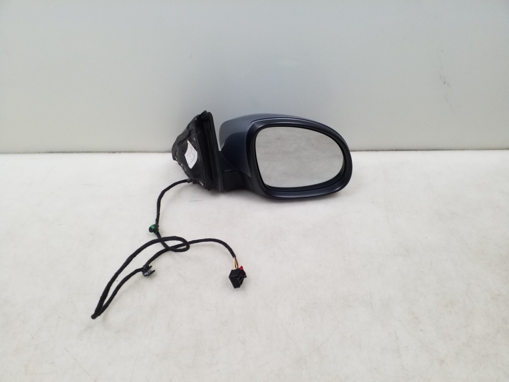 Used Volkswagen Tiguan Side mirror and its details