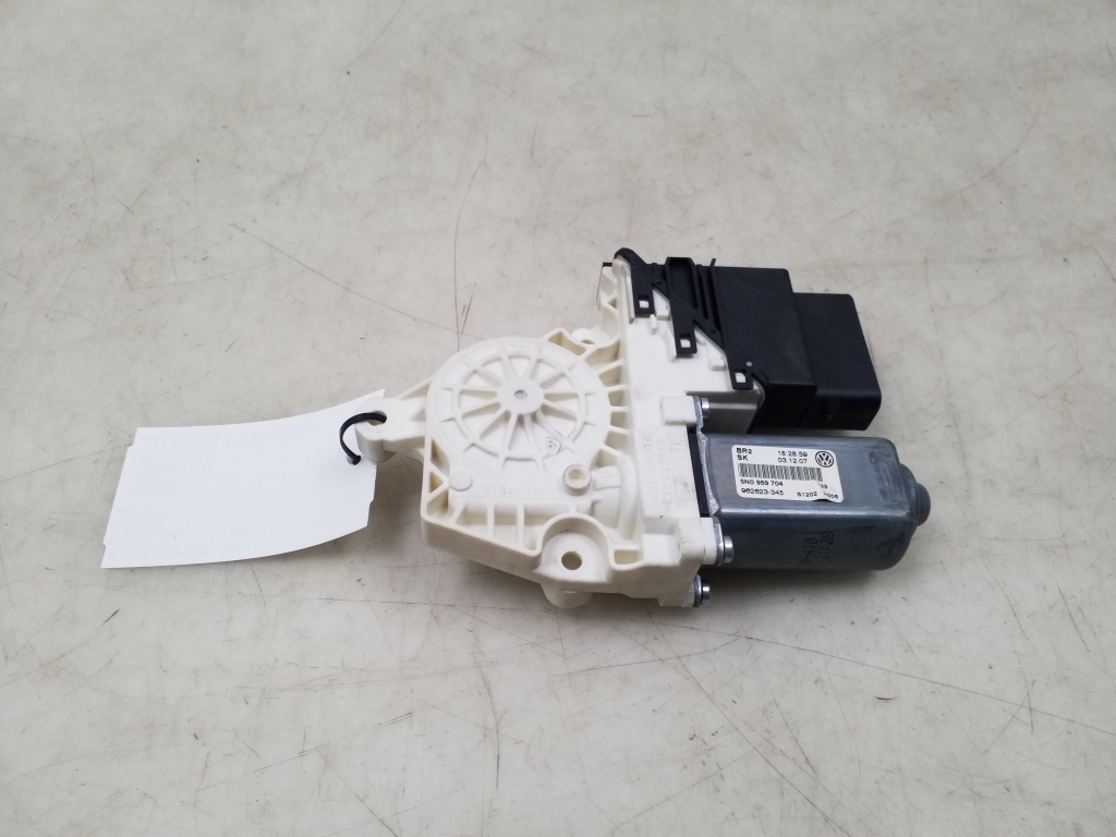 VOLKSWAGEN Tiguan 1 generation (2007-2017) Rear Right Door Window Control Motor 5N0959704 25065677