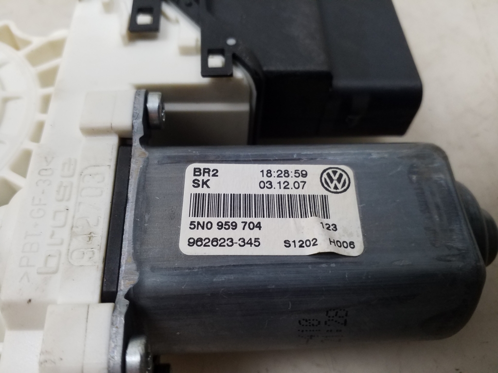 VOLKSWAGEN Tiguan 1 generation (2007-2017) Bagerste højre dør vindueskontrolmotor 5N0959704 25065677