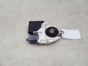 Volkswagen Tiguan (2007–2016) Front door window regulator motor 5N0959702 - 2
