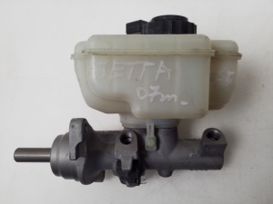 Volkswagen Jetta (2010–2017) Brake master cylinder 1K1611301C - 4