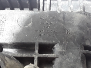 Volkswagen Caddy III (2004–2015) Batteriehalter 1K0915333 - 2