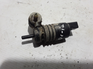 Volkswagen Caddy III (2004–2015) Front windshield washer pump 1K6955651 - 2