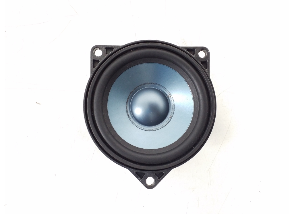 speakers used in mercedes benz