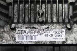 Ford Focus (2004–2011) Engine control unit 6M5112A650YB - 2