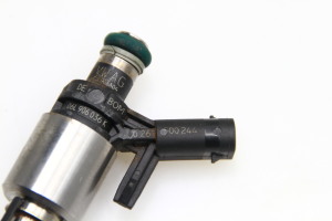  Fuel injector 