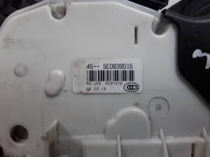Volkswagen Passat B8 (2014–2023) Tagumise külgukse lukk 5E0839015 - 2